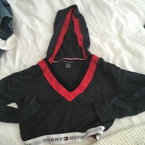 Cropped Navy Tommy Hilfiger sweatshirt